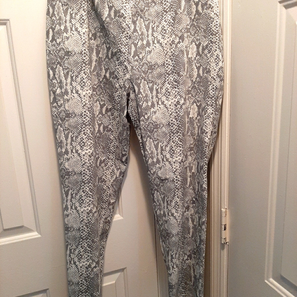 Cropped pants